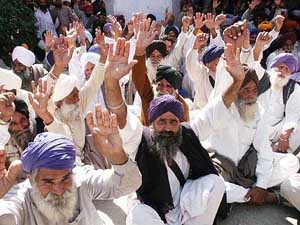 Farmers from the Indo-Pak Border protest against the government