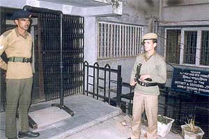 ITBP personnel guard electronic voting machines