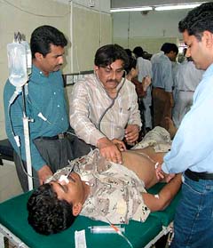 Doctors attend to a soldier wounded in a shootout outside the US Consulate in Karachi 