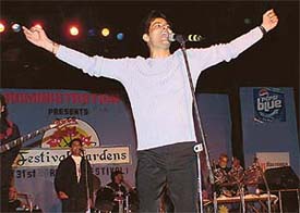 Jasbir Jassi performs at the concluding day of the Festival of Gardens