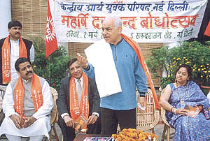 Delhi BJP president Madan Lal Khurana speaking at a function organised by the Kendriya Arya Yuvak Parishad in the Capital