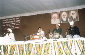 Sant Rajinder Singh Maharaj addressing a gathering
