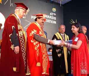 Union Minister of State for Higher and Secondary Education Dr Vallabhbhai Kathiria gives away an award
