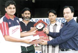 ONGC captain Gagan Khoda receives the Rajdhani cricket trophy from chief guest S P Bansal