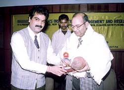 Dr S.S.Vernekar felicitates Dr S. K. Jain who was the key speaker at the workshop