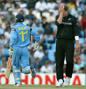 New Zealand's Jacob Oram reacts as India's Mohammed Kaif runs past him
