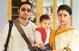 Rahul Bose and Konkona Sen in Mr & Mrs Iyer