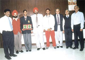 Junior India hockey player Pramod Kumar with the memento, presented to him by PNB chairman and managing director S. S. Kohli