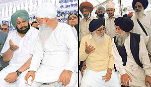 Chief Minister Amarinder Singh discusses a point with PCC President H.S. Hanspal and (right) Mr Parkash Singh Badal, President, SAD, has a word with Capt Kanwaljit Singh at the Hola Mohalla political conferences at Anandpur Sahib