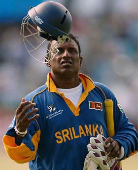 Sri Lankas Aravinda de Silva tosses his helmet after being run out