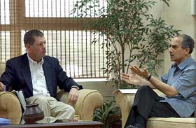 Disinvestment, IT and Communication minister Arun Shourie speaks to CEO of Sun Microsystems Scott Mcnealy 