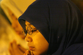 An Indonesian Muslim woman prays for peace during a rally in front of the US embassy in Jakarta 