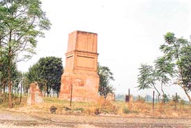 The "Flame of Memory" war memorial near Aliwal village