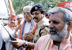 VHP International President Ashok Singhal being courted arrest