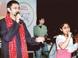 Pradeep Datta and Meenu Palta perform during Plaza Carnival in Sector 17