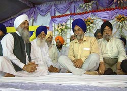 SHSAD chief Gurcharan Singh Tohra and DGMC  chief Paramjeet Singh Sarna