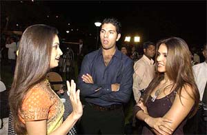 Yuvraj Singh with models Diya Mirza and Neha Duphia 