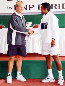 Leander peas shakes hands with New Zealands Mark Nelsen 