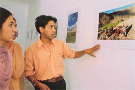 Budding photographer Jessu Jaskamnwar points out the salient features of one of his photographs to viewers