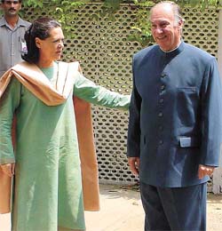 Aga Khan, spiritual leader of Shite Muslims, meets Leader of the Opposition Sonia Gandhi at his residence in the Capital on Tuesday