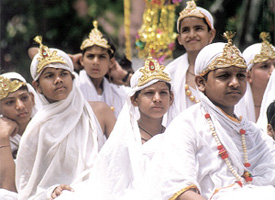 Children clad in white took a procession through Chandni Chowk