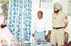 Mr Kanwaljit Singh Sandhu, SSP (Vigilance), with two accused, MC supervisor Babu Lal and Head Constable Shiv Ram
