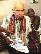 Eminent violin player Pandit V. G. Jog being felicitated