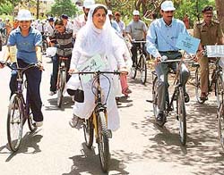 Former Mayor Harjinder Kaur, Director Environment Ishwar Singh and policeman Ram Chander participate in a cycle city campaign