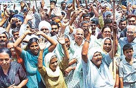 Dairy owners joined by BJP President Yashpal Mahajan  protesting against the Municipal Corporation on Thursday in front of the corporation office in Sector 17