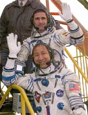 US astronaut Edward Lu and Russian cosmonaut Yuri Malenchenko