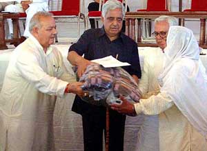 Jammu and Kashmir Chief Minister Mufti Mohammed Sayeed (centre) distributes financial and domestic aid