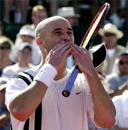 Andre Agassi blows kisses to the crowd after beating Andy Roddick 3-6, 6-3, 6-4
