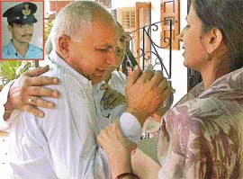 Ms Anu Tomar, sister-in-law of Kishan Tomar (inset), consoles the deceaseds father-in-law at the Tomars Sector 11 residence in Panchkula 