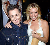 Actors Alan Cumming and Rebecca Romijn-Stamos