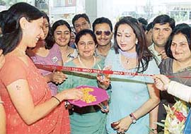 Poonam Dhillon inaugurates E-Campus at Yamunanagar