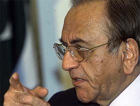 Pakistan's Foreign Minister Khursheed Kasuri speaks to reporters