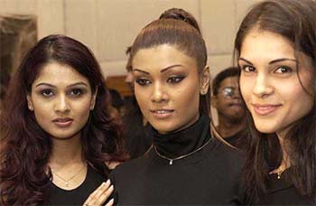 Models display Tanishq's new range of "solo" diamond jewellery