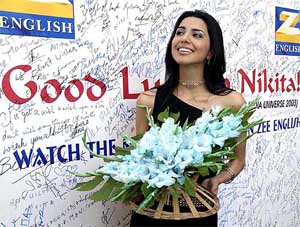Well-wishers present Miss India Universe Nikita Anand with a good luck card