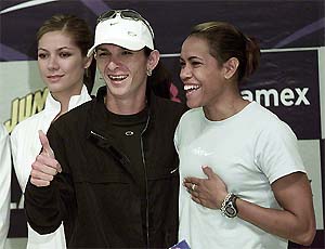 Star 400-meter runners Ana Guevara of Mexico and Cathy Freeman of Australia pose together