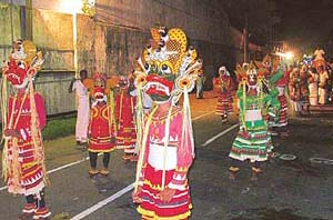 Dancers in the Poya Day parade at Gangaram temple