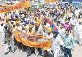 Members of the Sikh Students Federation protest in front of the Deputy Commissioner’s office