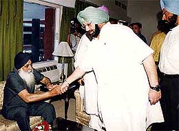 Punjabs political rivals, Chief Minister Capt Amarinder Singh and Mr Parkash Singh Badal, SAD chief, shake hands 