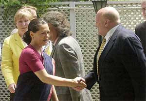 Congress President Sonia Gandhi shakes hands with US Deputy Secretary of State Richard Armitage