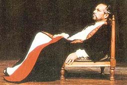 Manohar Singh in Tughlaq. Photo by E. Alkazi