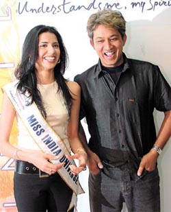 Hair specialist Jawed Habib conveying his best wishes to Ms Nikita Anand