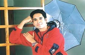Anuj Sawhney is sure to win your hearts in his Nayee Padosan