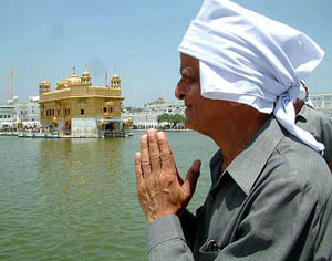 Uttaranhal Governor Sudarshan Agarwal on his visit to the Golden Temple