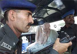 Pakistani police escorts two suspected Al-Qaida members to a court in Karachi 