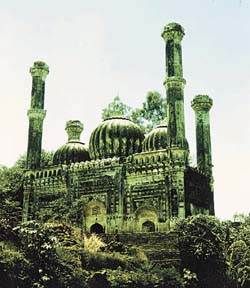 The mosque at Kalanaur is worth a visit