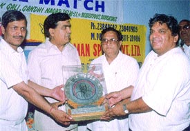 Goswami Club Cricket Tournament Committee skipper Vinod Katyal and Mohinder Kohli receiving the Chaman Lal Katyal Trophy 